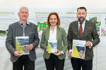 Markus Mayerl (Wildbach- und Lawinenverbauung), LR Simone Schmiedtbauer und Landesforstdirektor Michael Luidolt (v.l.) unterstreichen die Bedeutung der steirischen Schutzwälder. © Land Steiermark/Robert Binder; Verwendung bei Quellenangabe honorarfrei Markus Mayerl (Wildbach- und Lawinenverbauung), LR Simone Schmiedtbauer und Landesforstdirektor Michael Luidolt (v.l.) unterstreichen die Bedeutung der steirischen Schutzwälder.