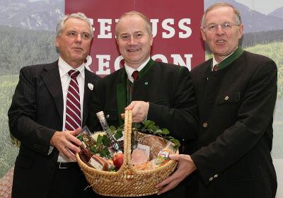 Foto:Schiffer; v.l.n.r: E.Schmuck (SPAR-Graz), LR J.Seitinger; Präs.G.Wlodkowski Foto:Schiffer; v.l.n.r: E.Schmuck (SPAR-Graz), LR J.Seitinger; Präs.G.Wlodkowski