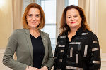 Die Landesrätinnen Simone Schmiedtbauer und Claudia Holzer. © Land Steiermark/Robert Binder