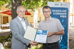 Preisträger der Kategorie Hochwasserschutz: JR-AquaConSol GmbH, v.l.n.r.: Landesrat Seitinger mit DI Dr. Christian Reszler © Foto Fischer / bei Quellenangabe honorarfrei Preisträger der Kategorie Hochwasserschutz: JR-AquaConSol GmbH, v.l.n.r.: Landesrat Seitinger mit DI Dr. Christian Reszler