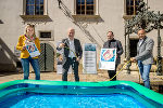 v.l.n.r. Daniela List (Ecoversum), Landesrat Hans Seitinger, Alexander Salamon (Land Steiermark – Wasserwirtschaft) und Dietmar Luttenberger (Wasserverband Grazerfeld Südost) bei der Präsentation der Pool-Broschüre im vergangenen Jahr © Lebensressort/Erwin Scheriau, bei Quellenangabe honorarfrei v.l.n.r. Daniela List (Ecoversum), Landesrat Hans Seitinger, Alexander Salamon (Land Steiermark – Wasserwirtschaft) und Dietmar Luttenberger (Wasserverband Grazerfeld Südost) bei der Präsentation der Pool-Broschüre im vergangenen Jahr